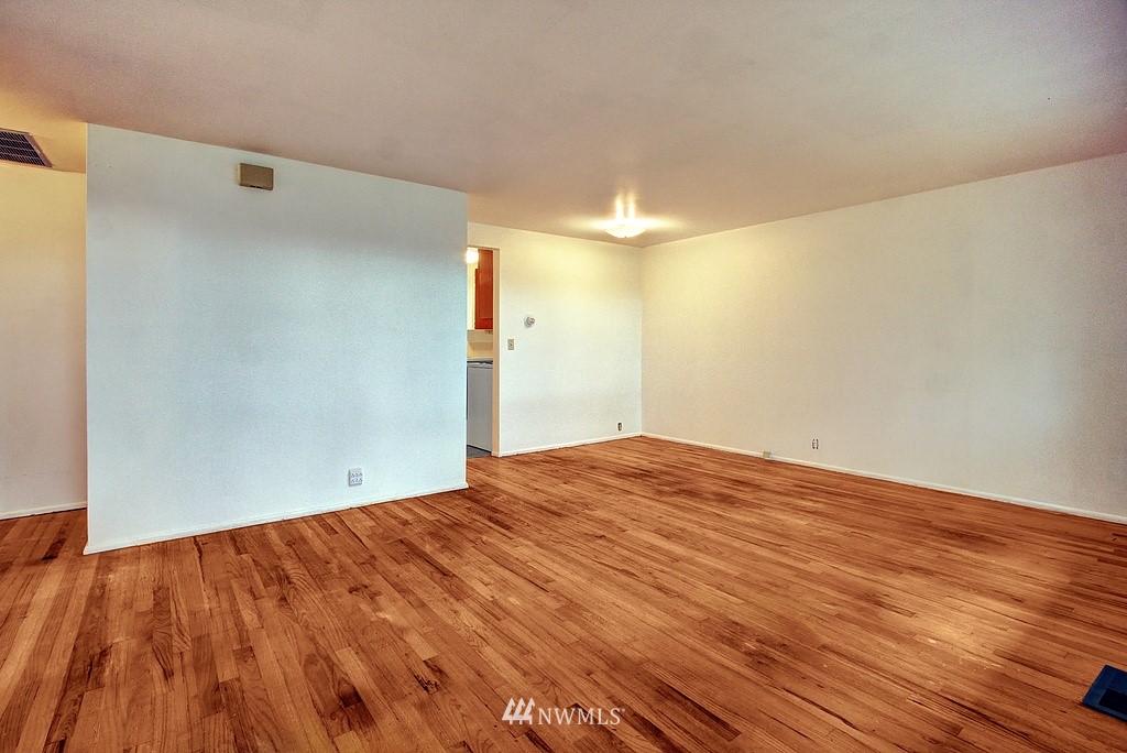 11638 Southeast 164th Street Renton, WA 98058 - Photo 2 of 14 Gallery Image 2