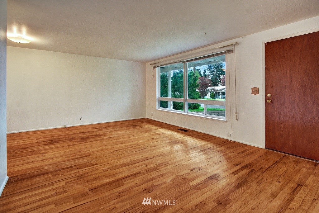 11638 Southeast 164th Street Renton, WA 98058 - Photo 4 of 14 Gallery Image 4