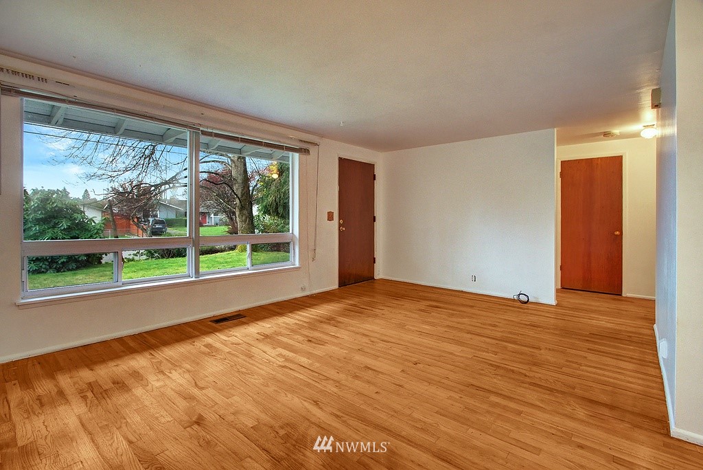 11638 Southeast 164th Street Renton, WA 98058 - Photo 5 of 14 Gallery Image 5