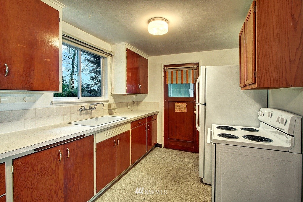 11638 Southeast 164th Street Renton, WA 98058 - Photo 6 of 14 Gallery Image 6
