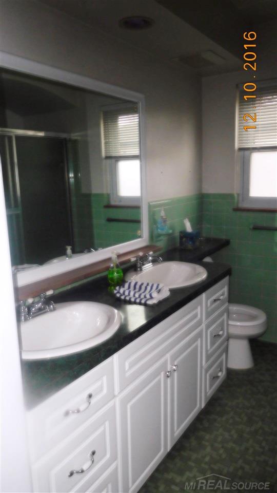 15026 Stephens Road Eastpointe, MI 48021 - Photo 13 of 30 31309360-12.JPG
