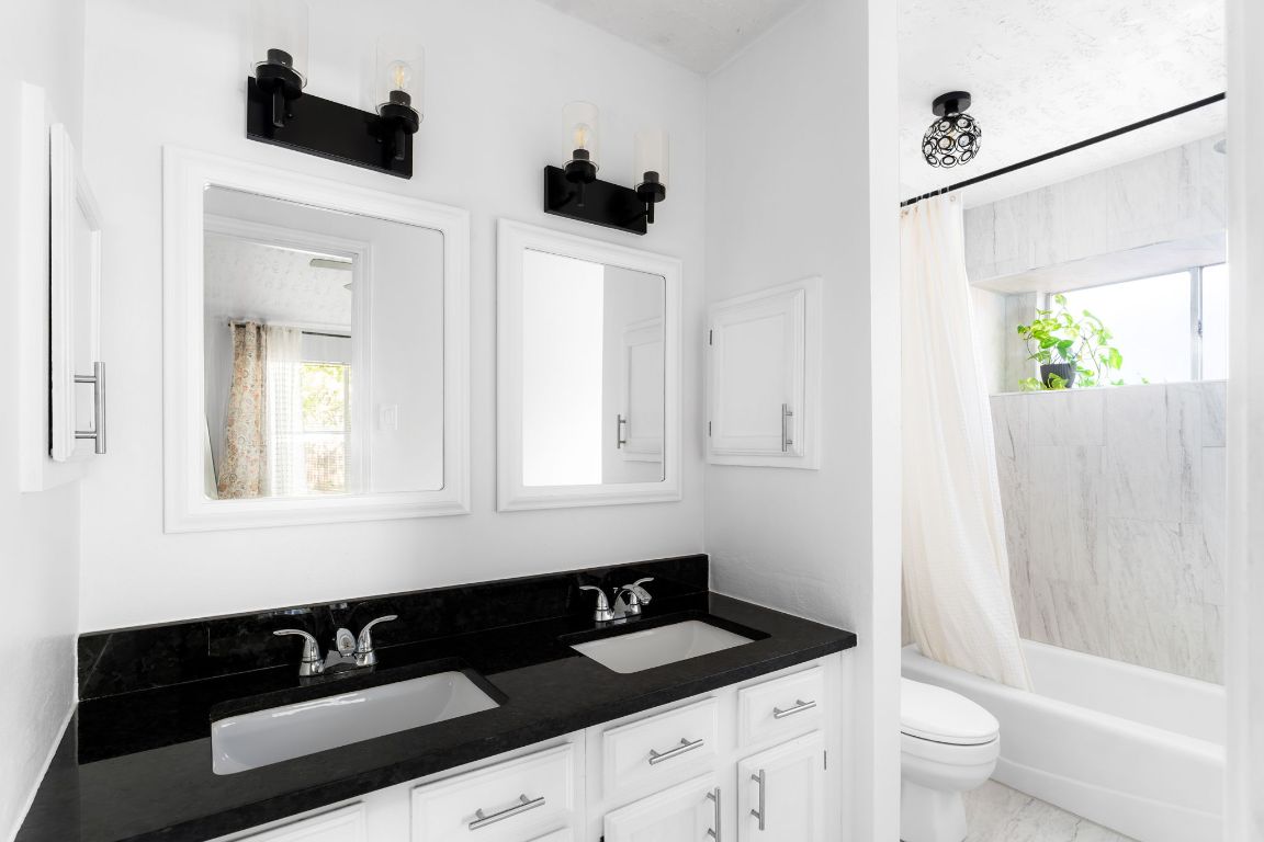 1412 Pigeon Forge Road Pflugerville, TX 78660 - Photo 12 of 20 a bathroom with a sink and a mirror