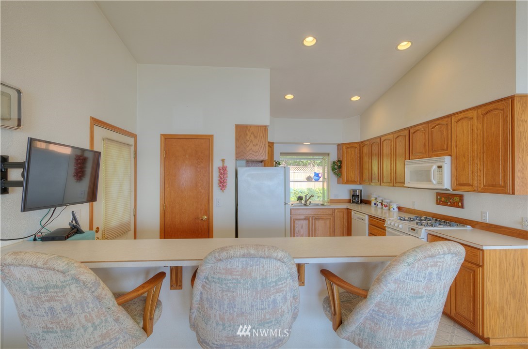61 Pleasant Harbor Road Brinnon, WA 98320 - Photo 9 of 33 Gallery Image 9