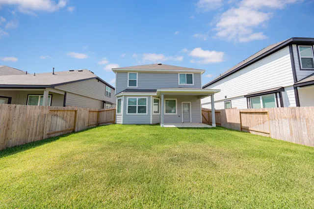 a view of a yard in front of house