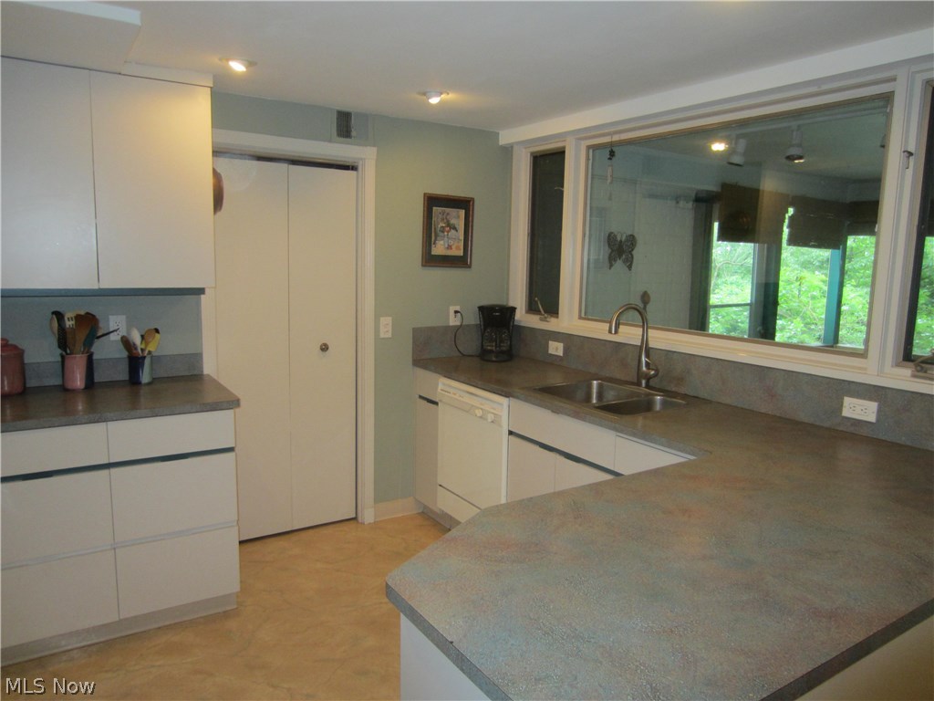 2391 Overlook Road Cleveland, OH 44106 - Photo 6 of 17