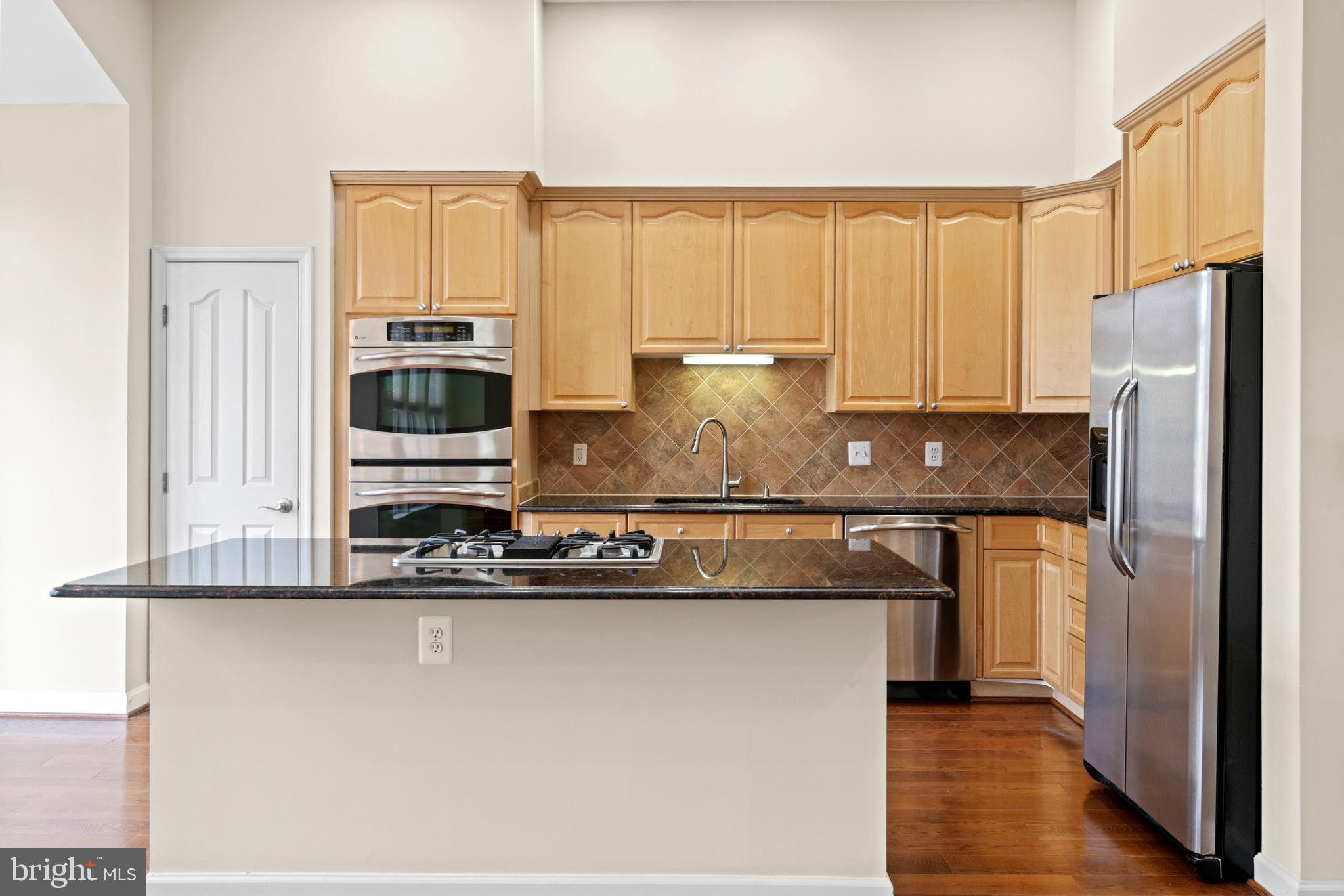 1913 Logan Manor Drive Reston, VA 20190 - Photo 6 of 37