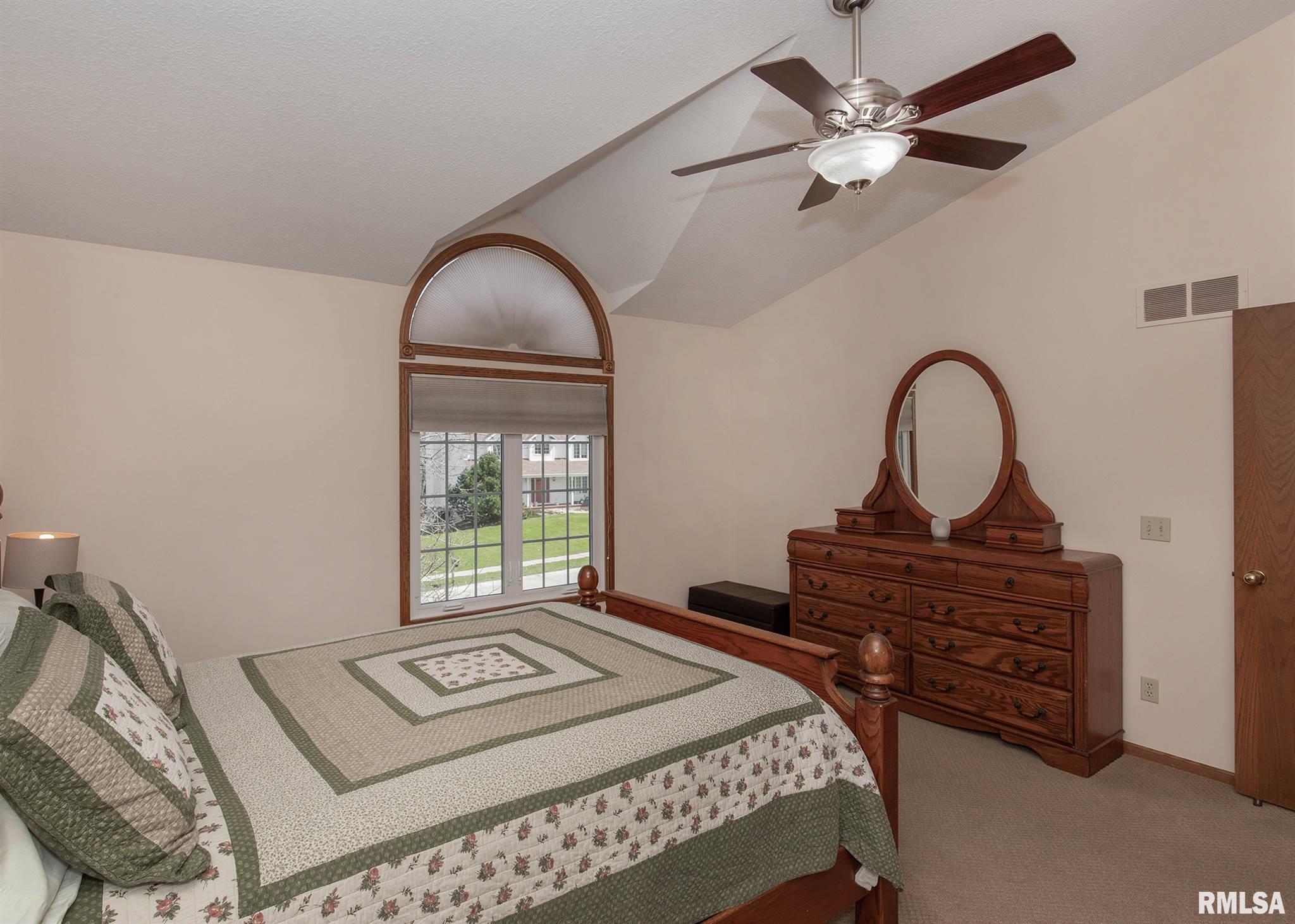 5036 Heatherstone Road Bettendorf, IA 52722 - Photo 16 of 35 Gallery Image 16