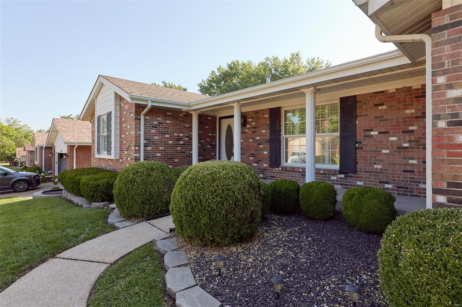 5860 Hempline Road St. Louis, MO 63129 - Photo 4 of 33 Gallery Image 4