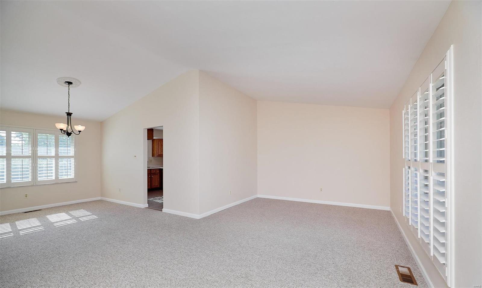 5860 Hempline Road St. Louis, MO 63129 - Photo 5 of 33 Gallery Image 5