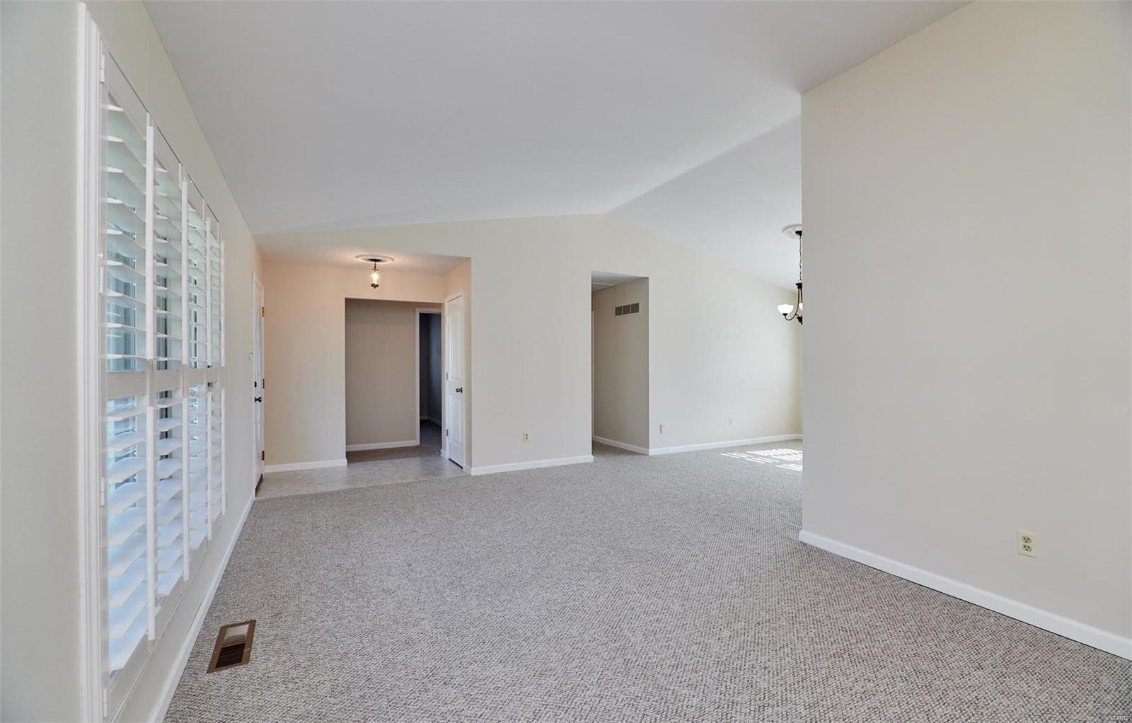 5860 Hempline Road St. Louis, MO 63129 - Photo 6 of 33 Gallery Image 6