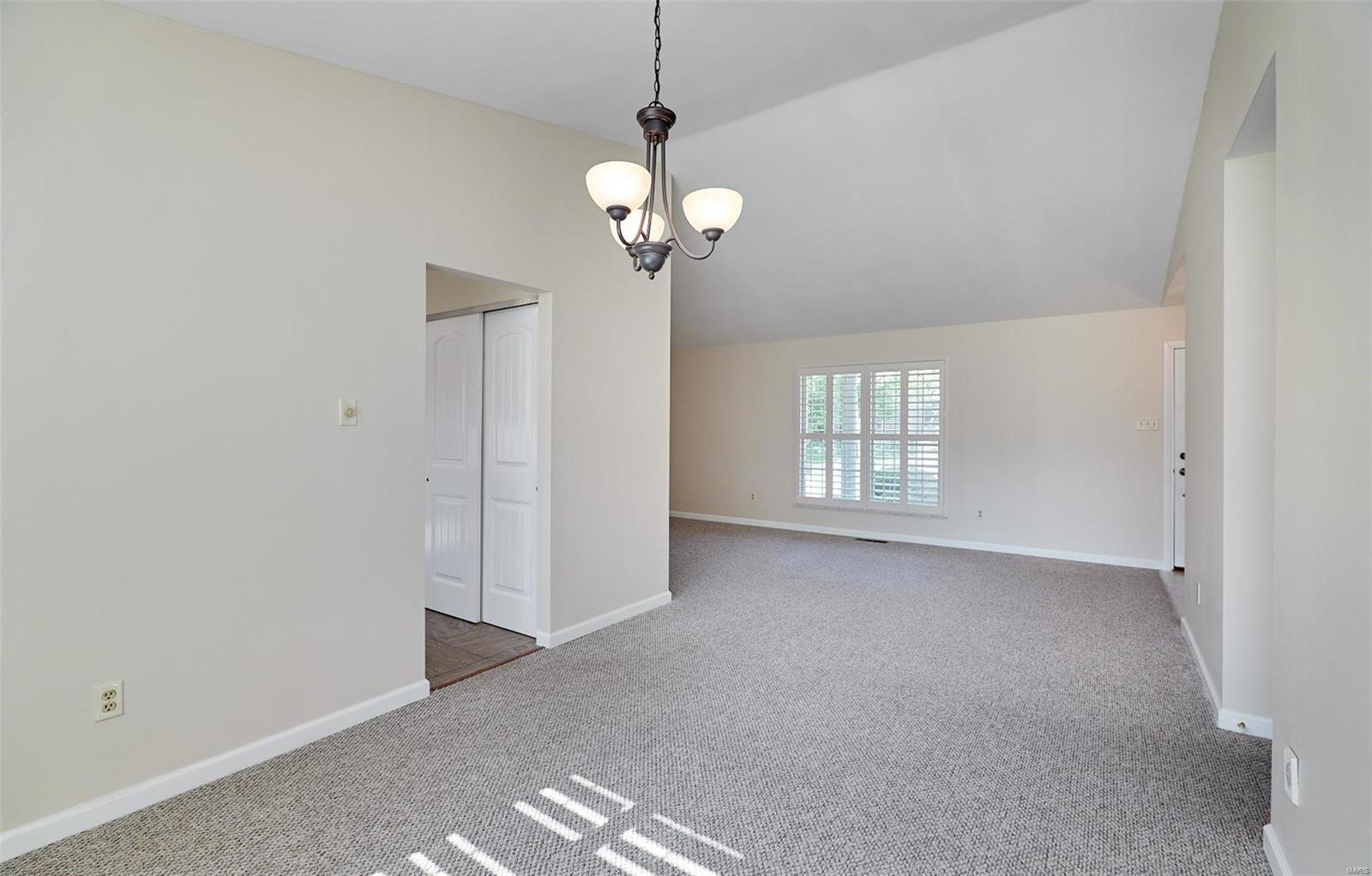 5860 Hempline Road St. Louis, MO 63129 - Photo 9 of 33 Gallery Image 9
