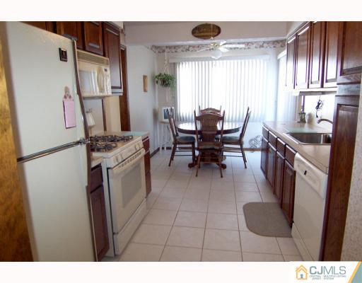 147 Winding Road Iselin, NJ 08830 - Photo 4 of 10 Gallery Image 4