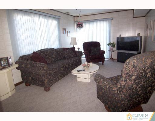 147 Winding Road Iselin, NJ 08830 - Photo 5 of 10 Gallery Image 5