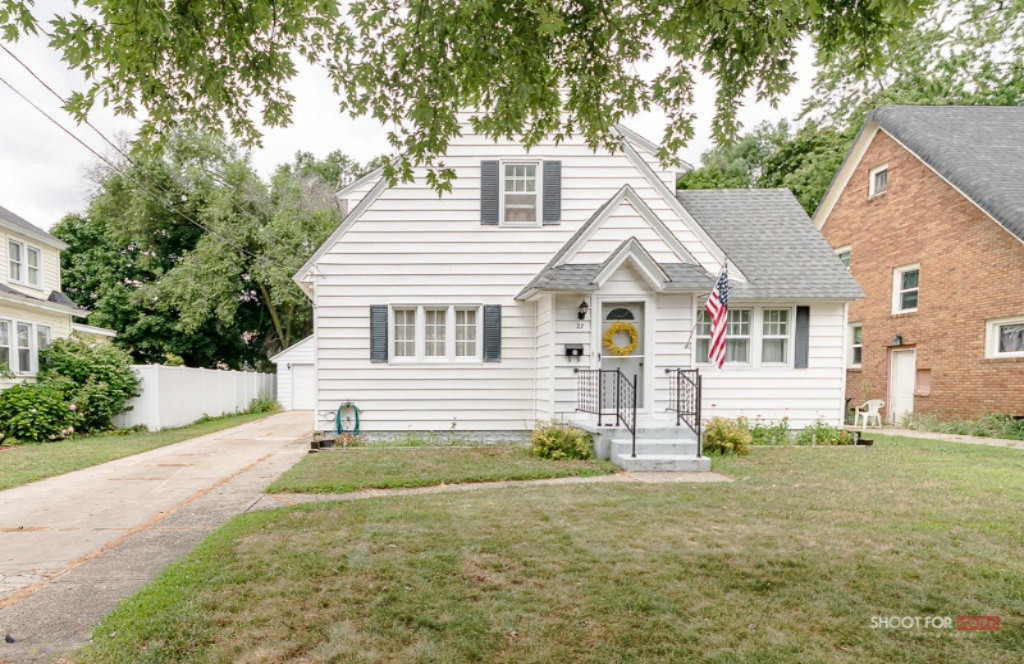 27 Manchester Road Southwest Wyoming, MI 49548 - Photo 3 of 21 0427Manchester LoRes