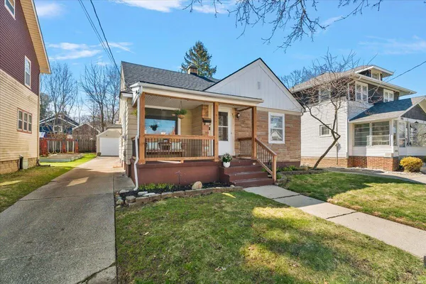 $269,900 | 911 Van Buren Avenue Northwest, Grand Rapids, MI 49504