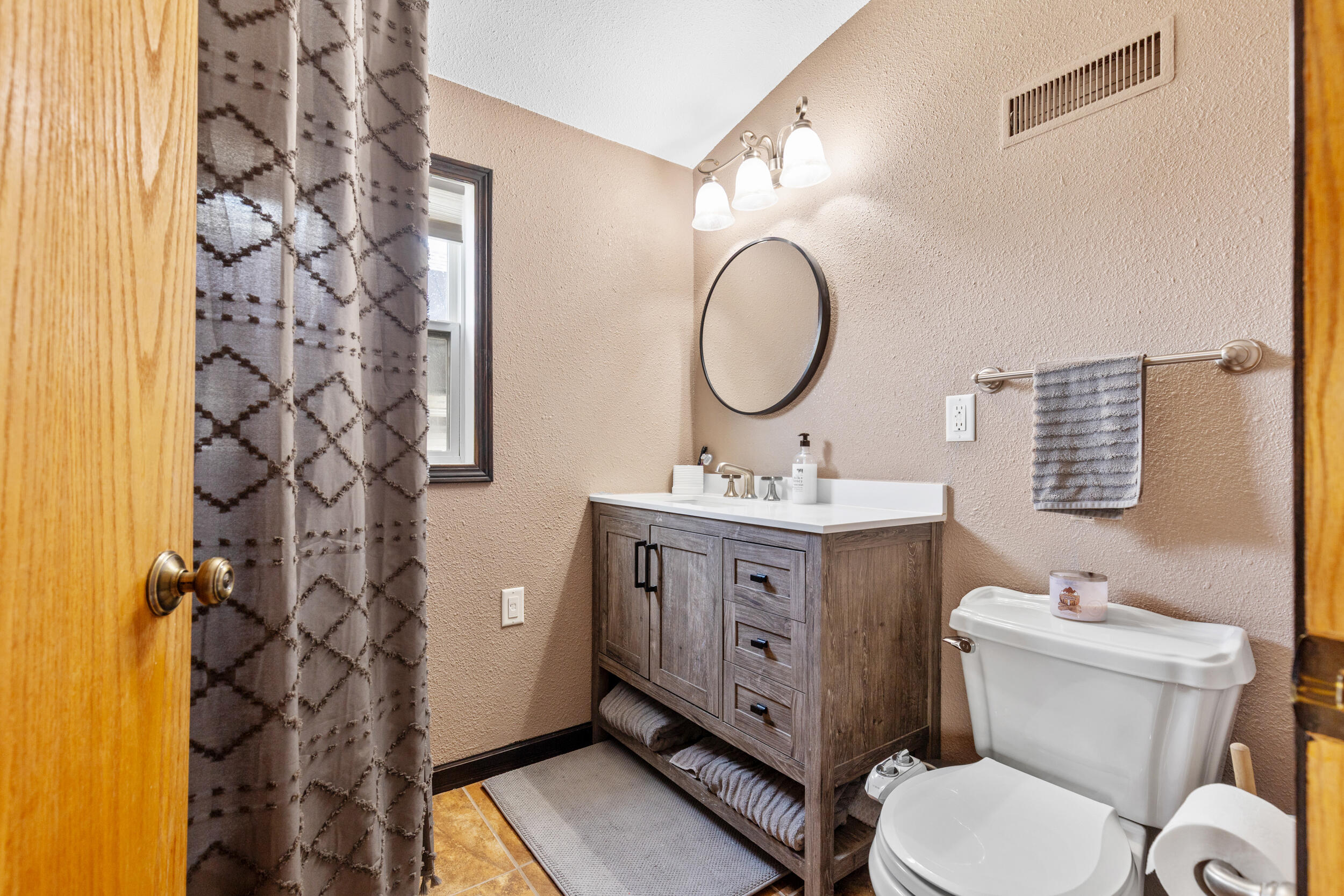 1981 South 75th Street West Allis, WI 53219 - Photo 16 of 30 2nd floor bathroom