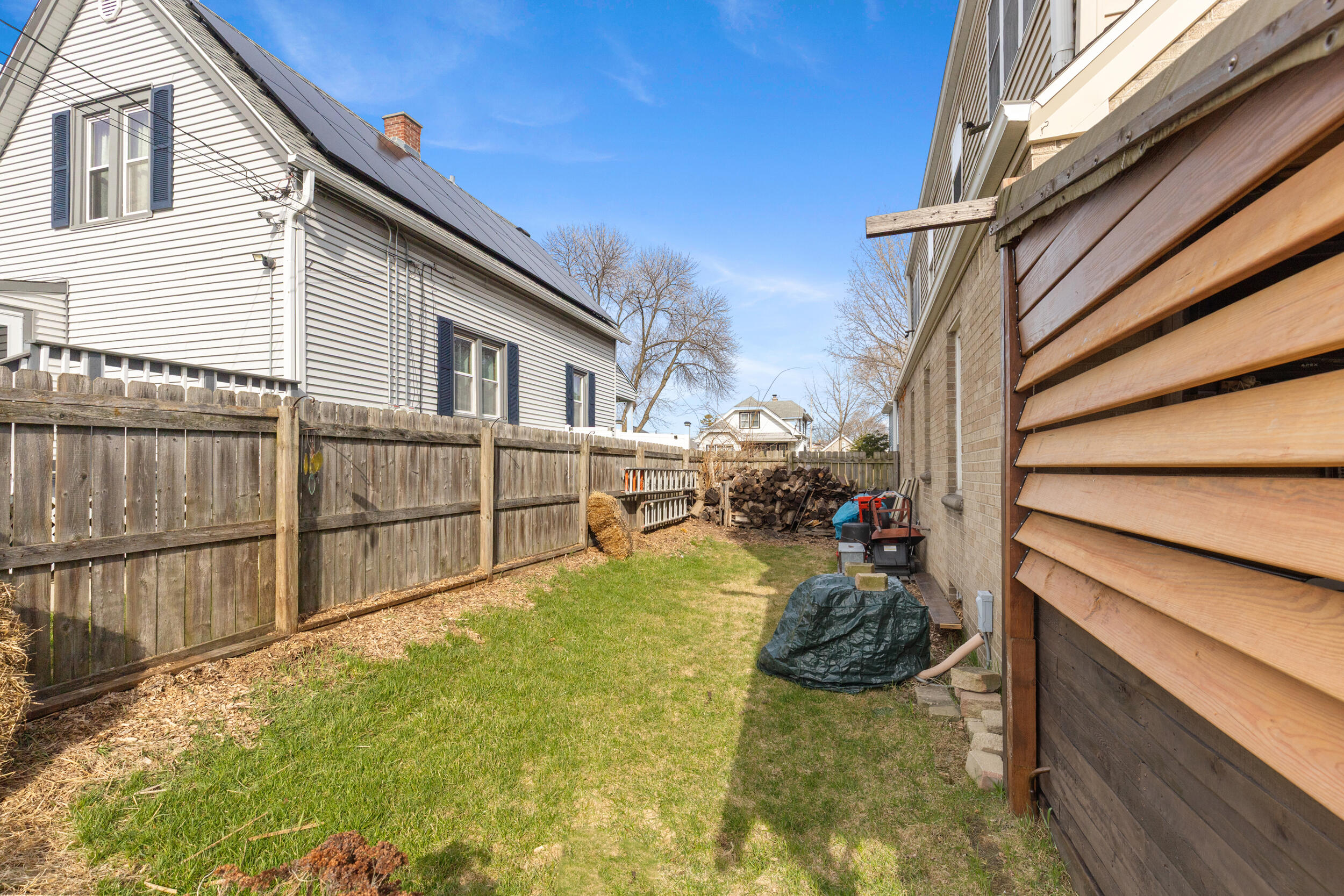 1981 South 75th Street West Allis, WI 53219 - Photo 23 of 30 side yard