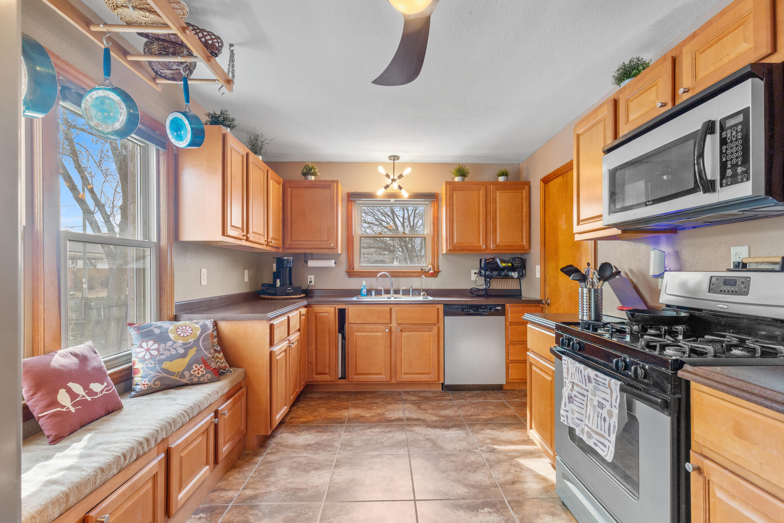 1981 South 75th Street West Allis, WI 53219 - Photo 8 of 30 Kitchen