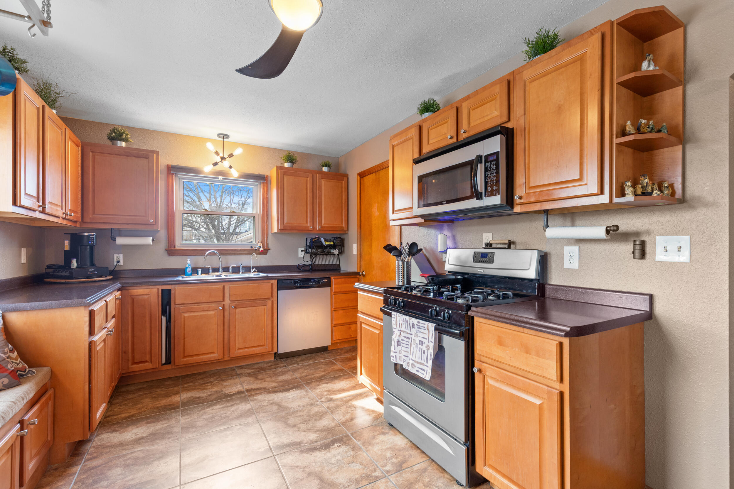 1981 South 75th Street West Allis, WI 53219 - Photo 9 of 30 Kitchen