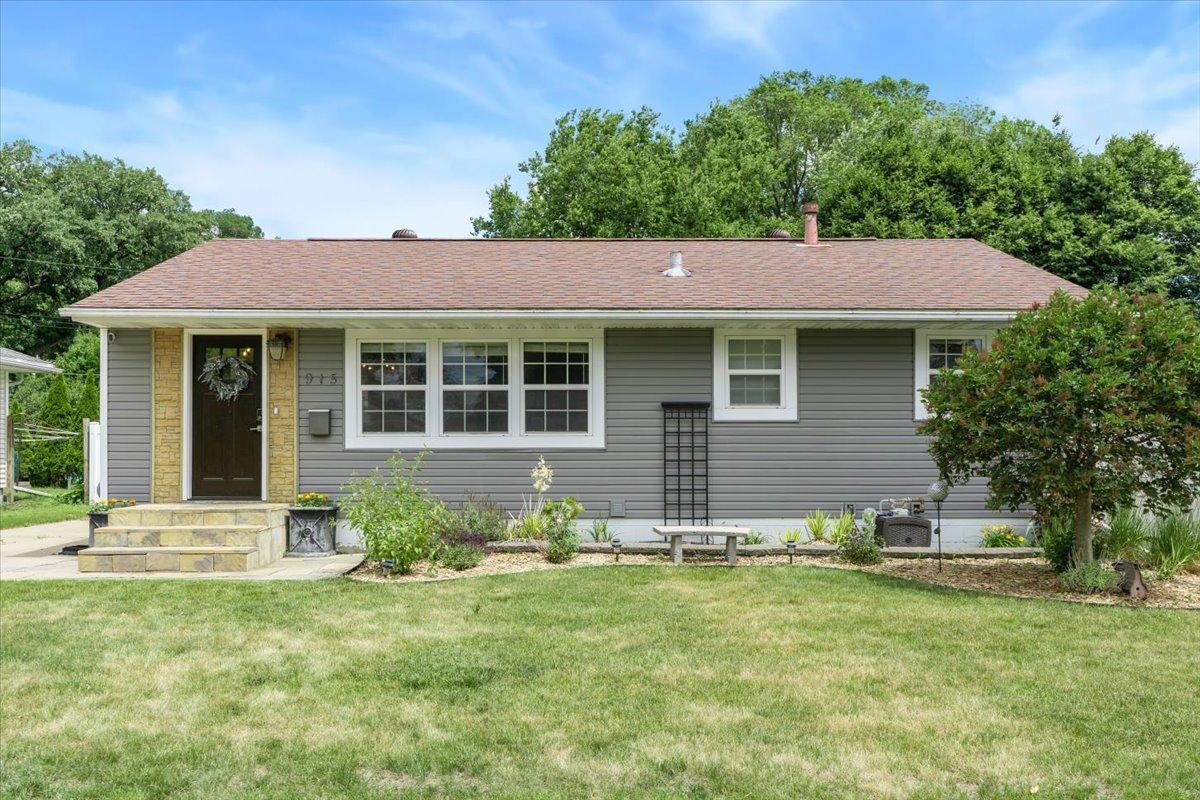 915 11 1/2 Street Southwest Rochester, MN 55902 - Photo 1 of 31