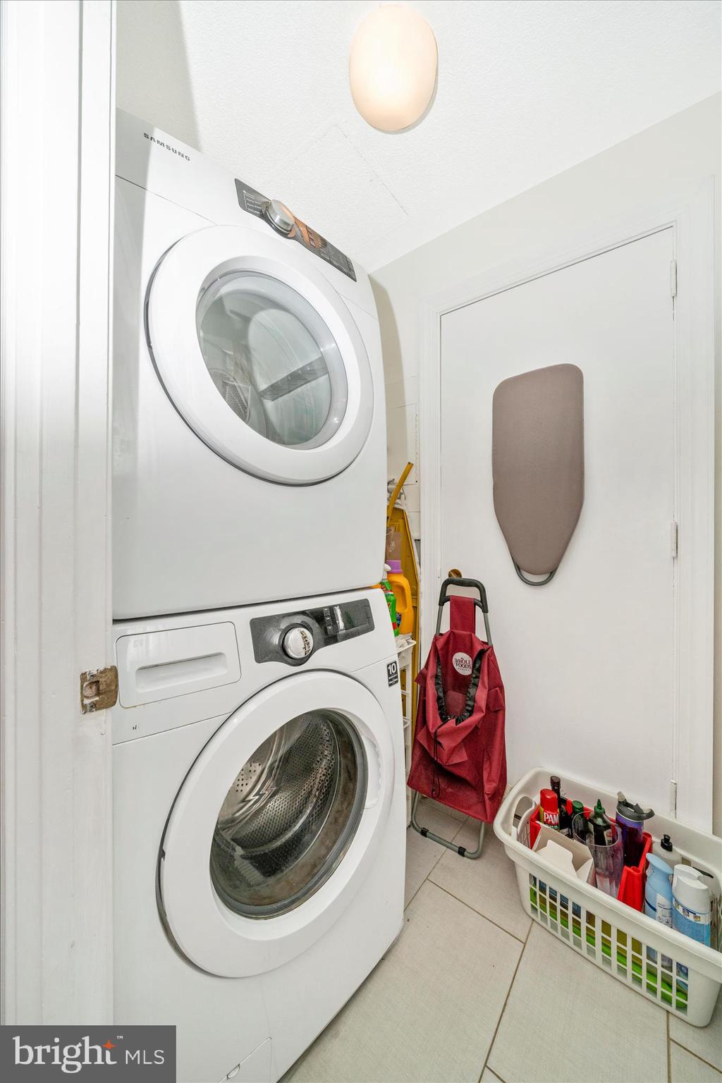 800 25th Street Northwest, Unit 1003 Washington, DC 20037 - Photo 27 of 28 En suite laundry.