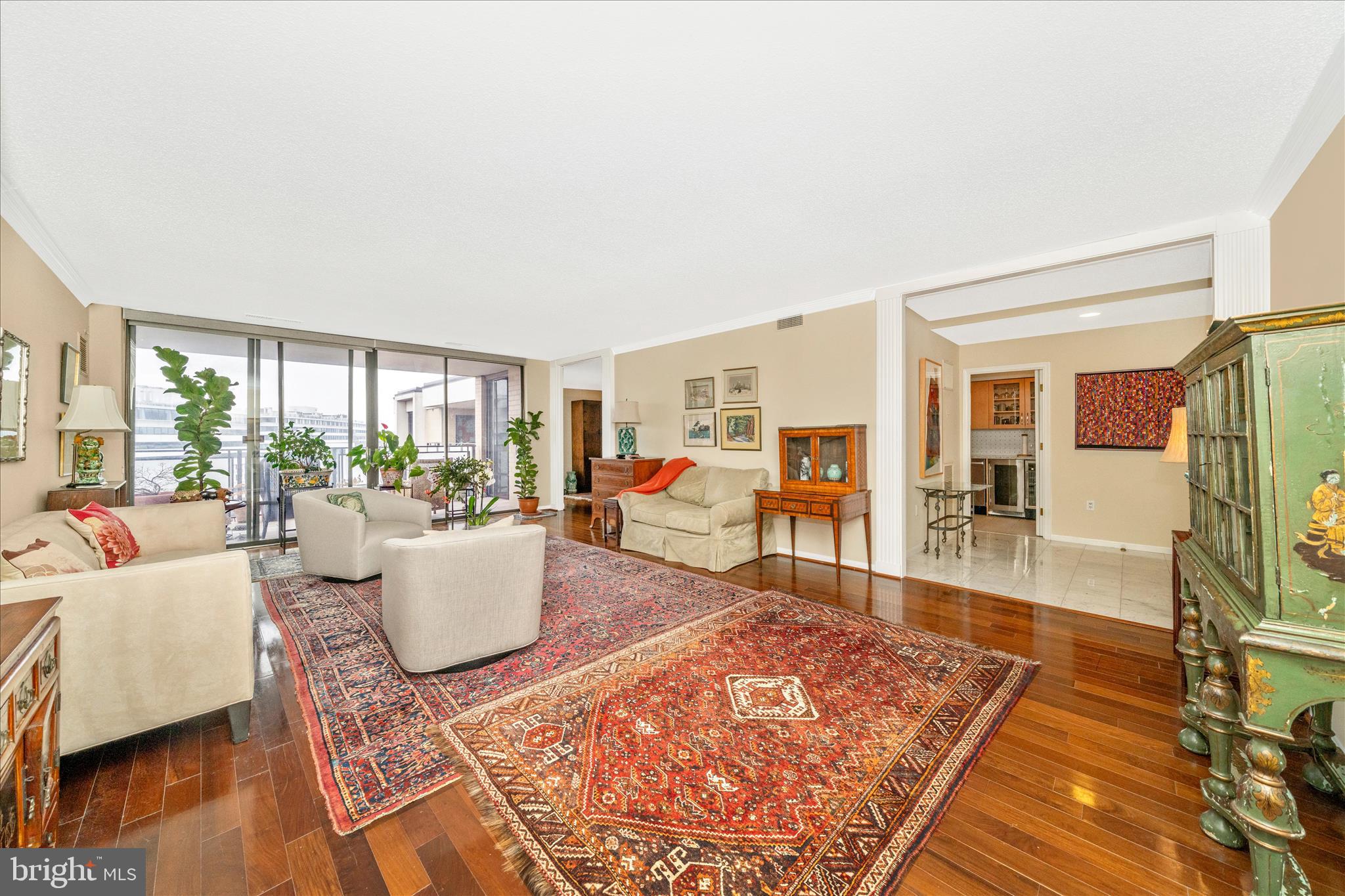800 25th Street Northwest, Unit 1003 Washington, DC 20037 - Photo 5 of 28 Expansive living room.