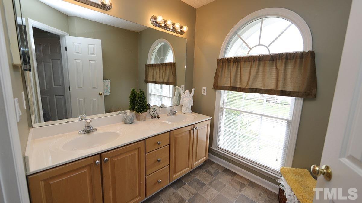 12337 Amoretto Way Raleigh, NC 27613 - Photo 10 of 15