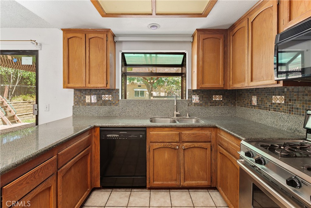 3330 Highcliff Road Riverside, CA 92506 - Photo 11 of 25