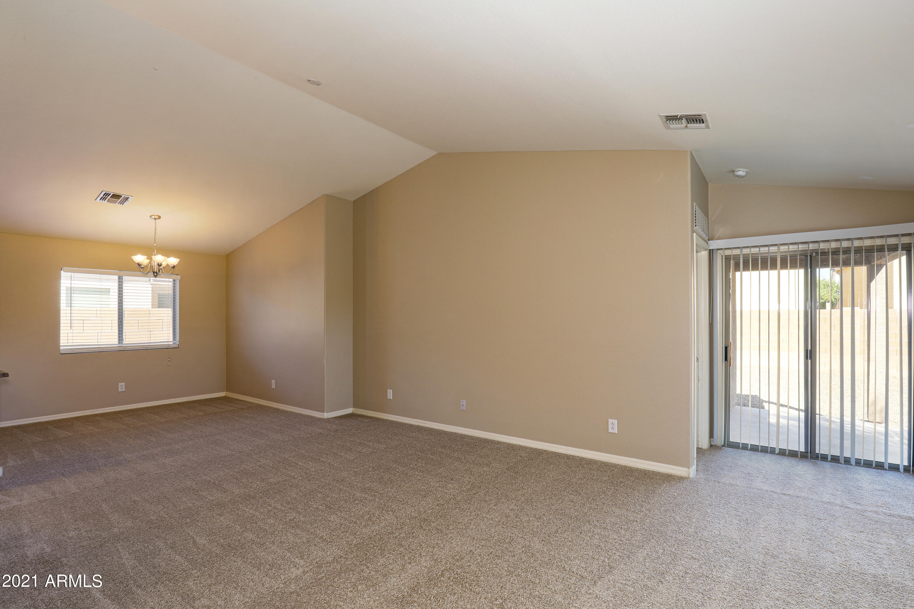 43652 West Magnolia Road Maricopa, AZ 85138 - Photo 5 of 25 05