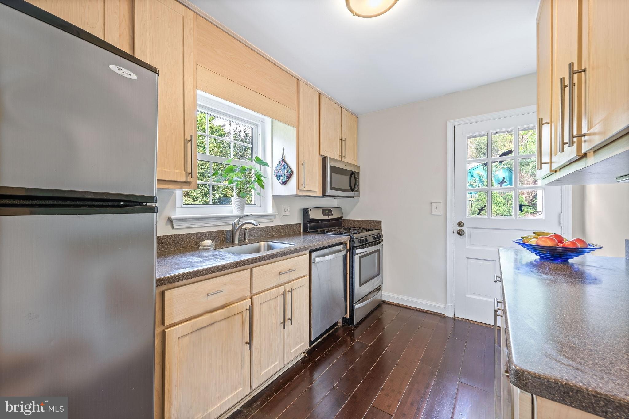 1411 Ruffner Road Alexandria, VA 22302 - Photo 9 of 34