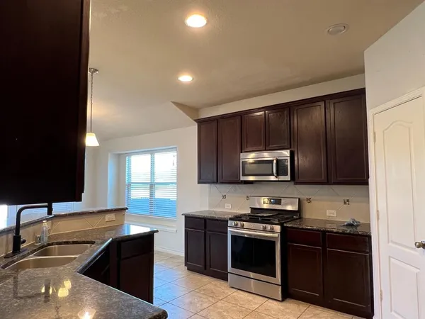 $2,995 | 2024 Gayla Creek Drive, Little Elm, TX 75068