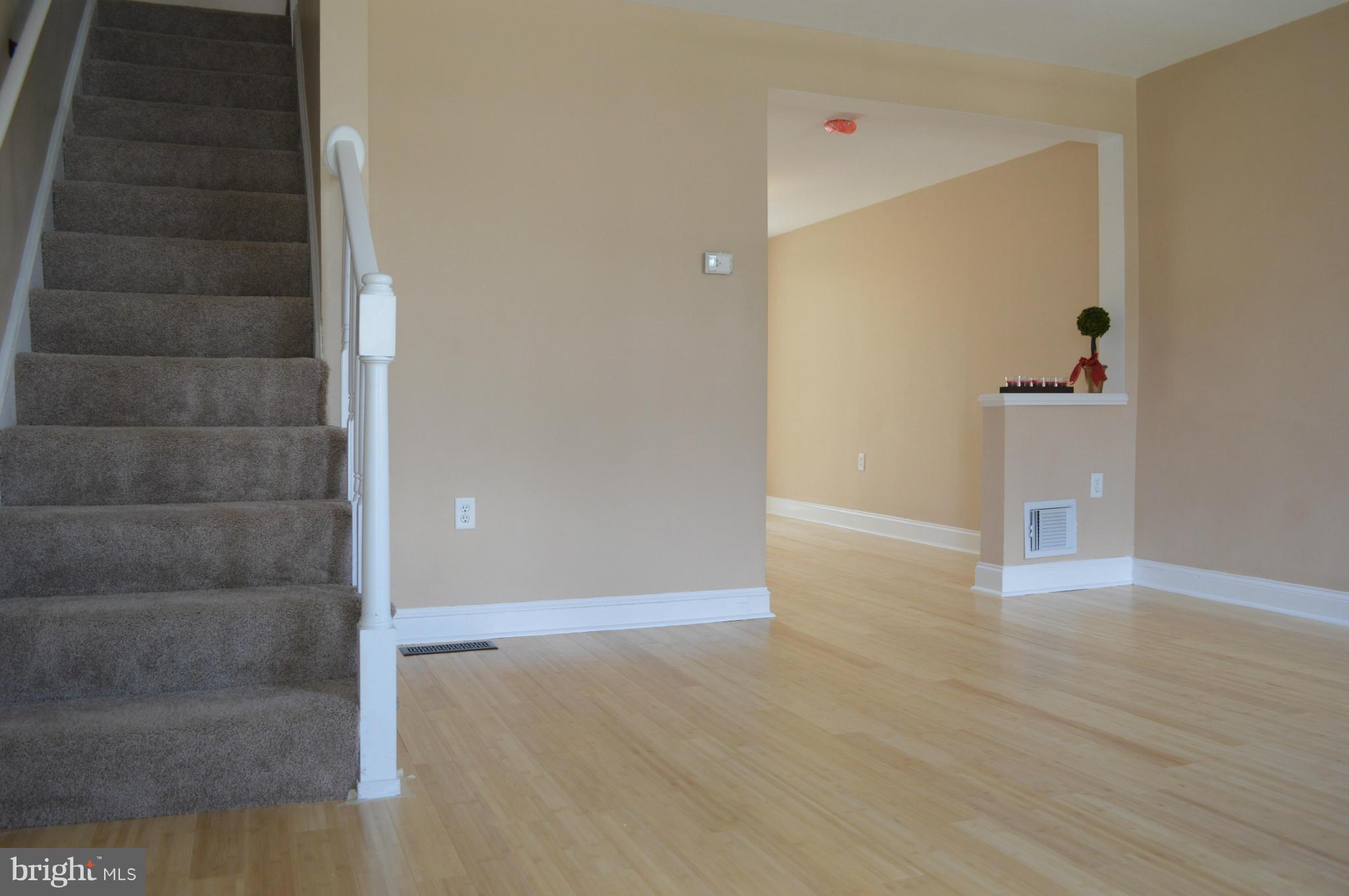 235 West Edgevale Road Baltimore, MD 21225 - Photo 2 of 30 Living Room