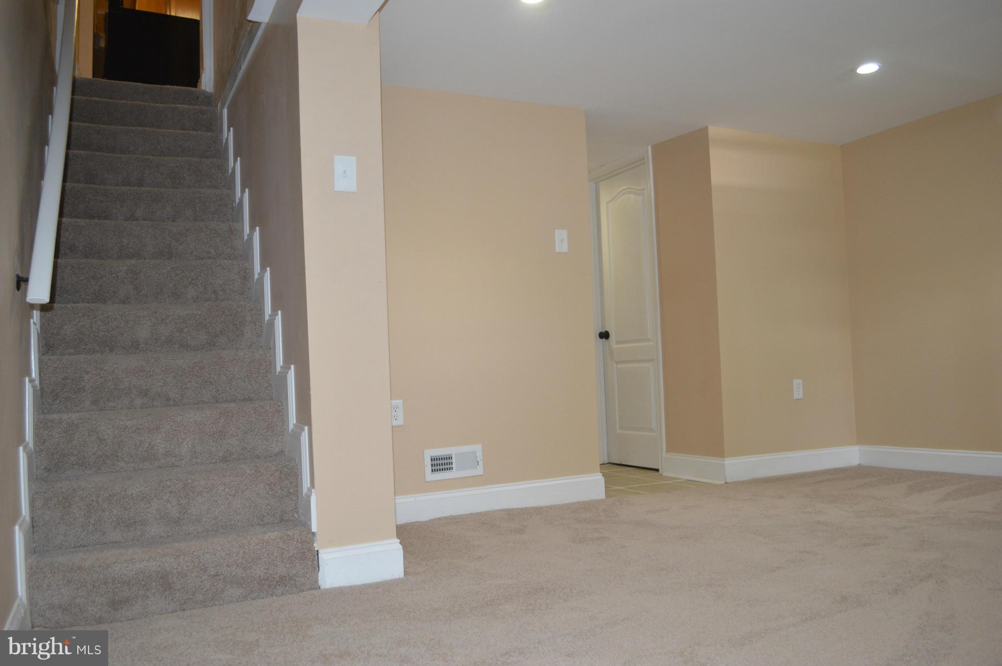 235 West Edgevale Road Baltimore, MD 21225 - Photo 24 of 30 Family Room