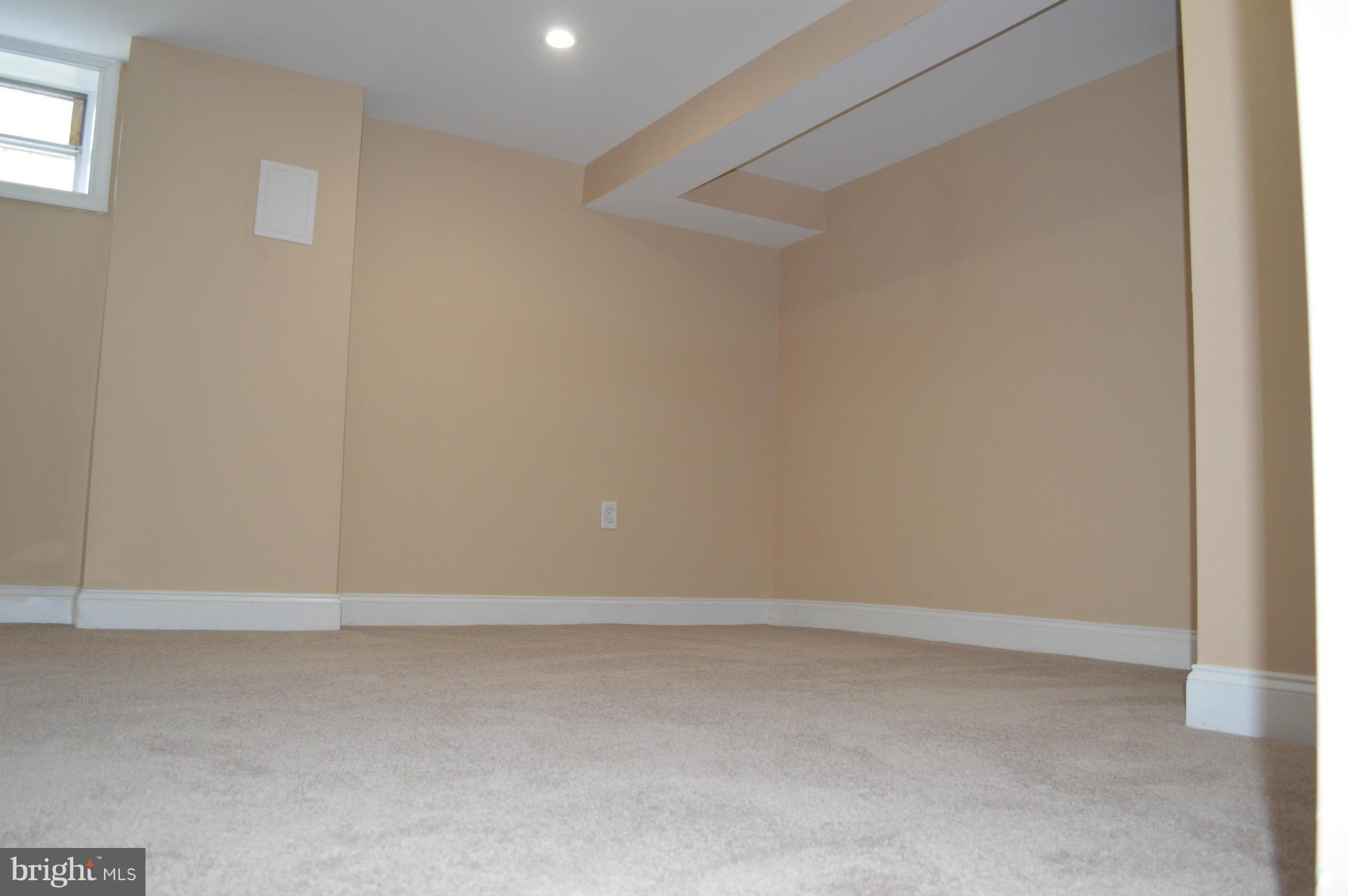 235 West Edgevale Road Baltimore, MD 21225 - Photo 25 of 30 Family Room