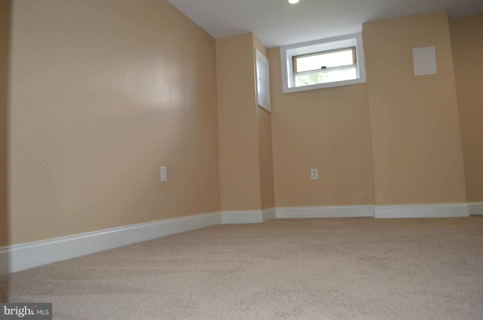 235 West Edgevale Road Baltimore, MD 21225 - Photo 26 of 30 Family Room