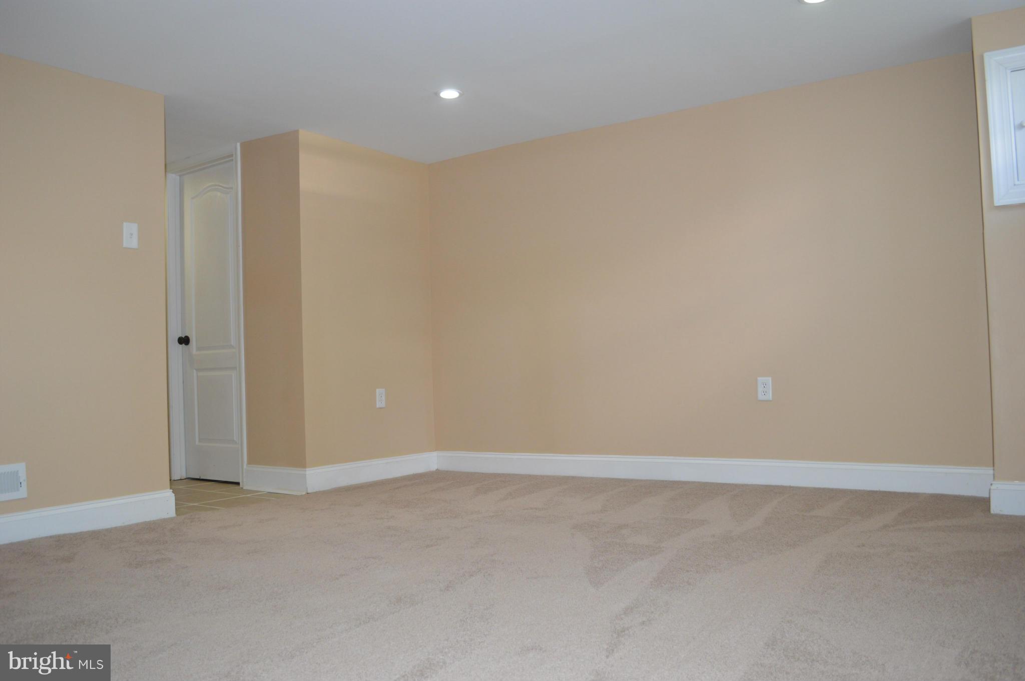 235 West Edgevale Road Baltimore, MD 21225 - Photo 27 of 30 Family Room