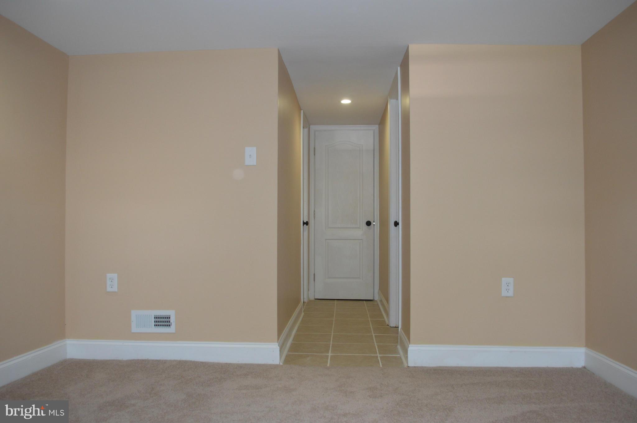 235 West Edgevale Road Baltimore, MD 21225 - Photo 28 of 30 Family Room