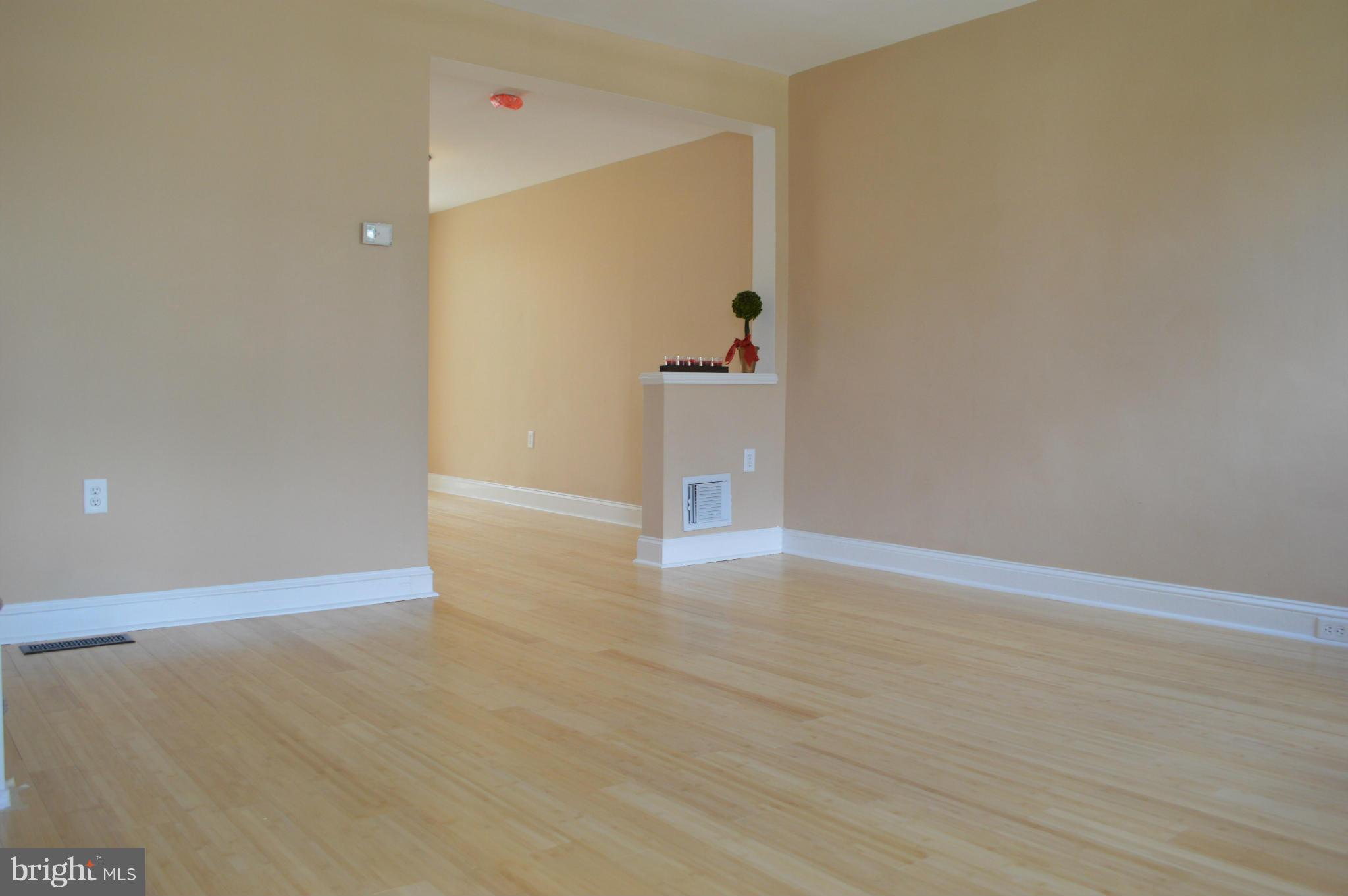 235 West Edgevale Road Baltimore, MD 21225 - Photo 3 of 30 Living Room
