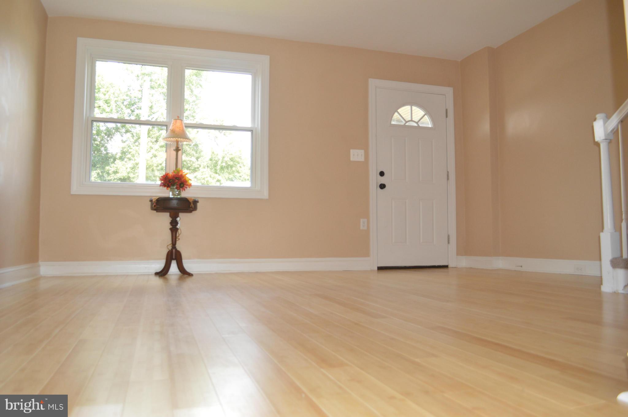 235 West Edgevale Road Baltimore, MD 21225 - Photo 4 of 30 Living Room
