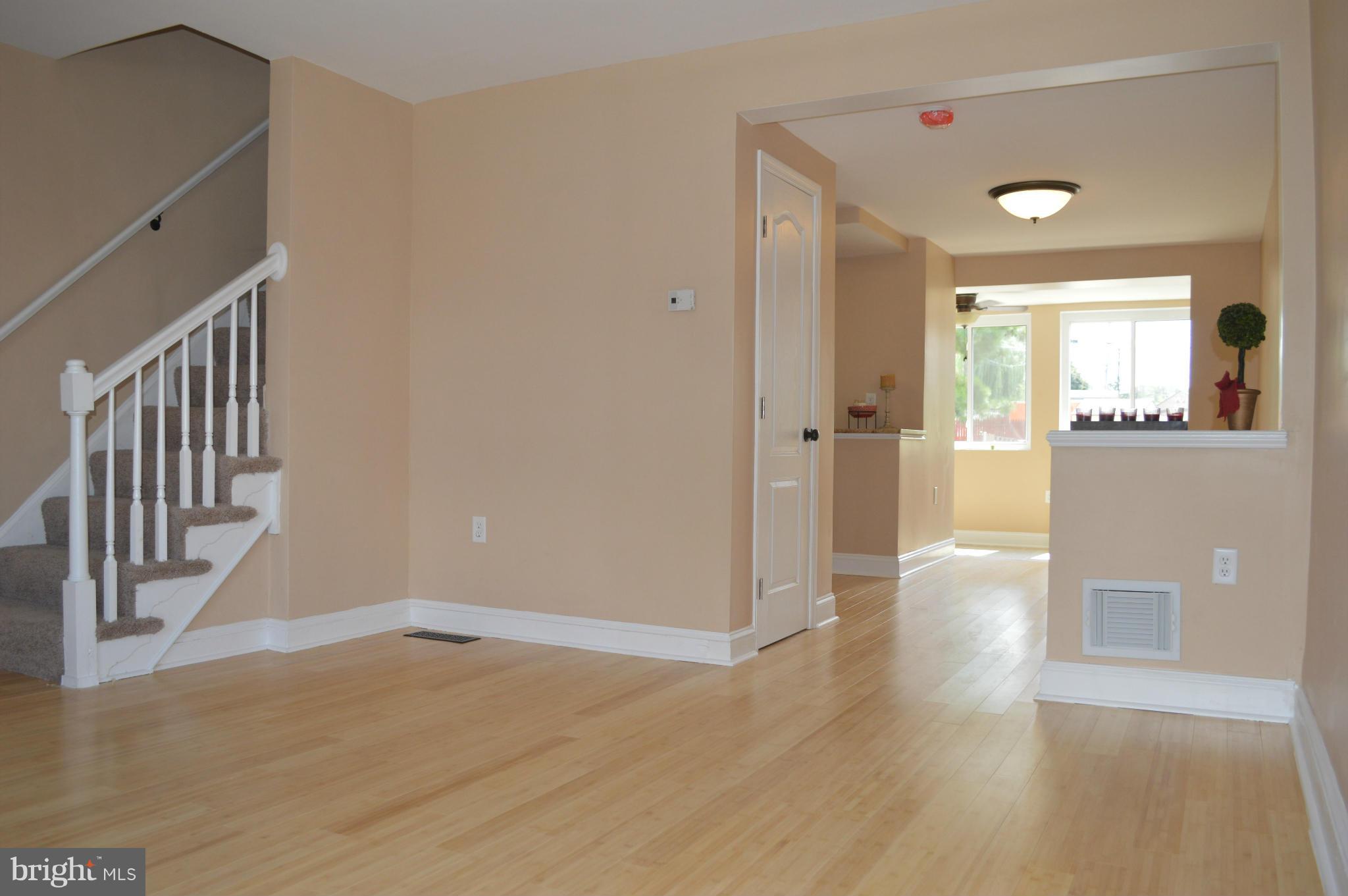 235 West Edgevale Road Baltimore, MD 21225 - Photo 5 of 30 Living Room
