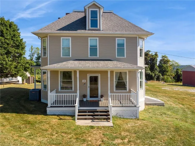 a view of a house with a yard