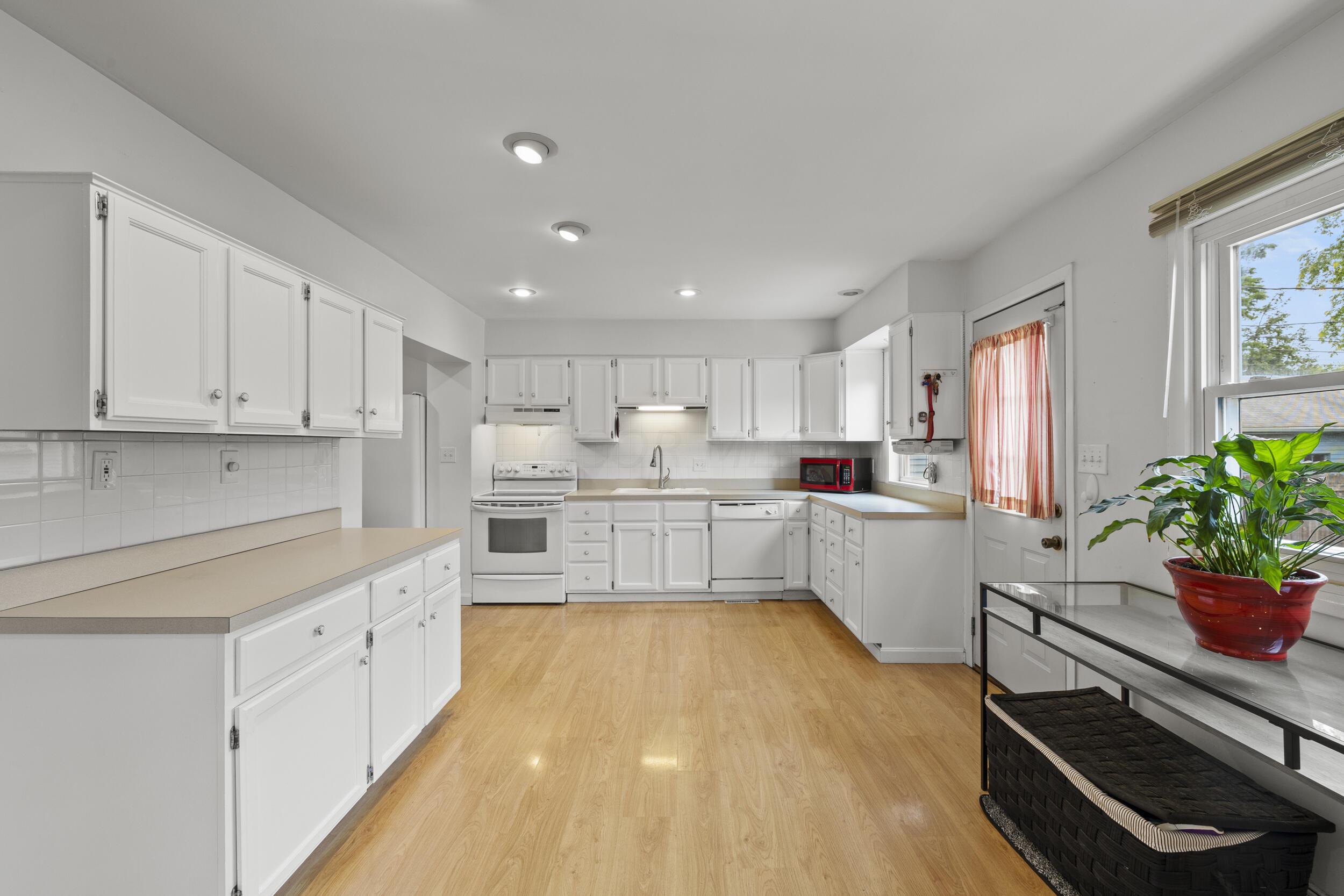 126 South Cassingham Road Columbus, OH 43209 - Photo 15 of 43 15_kitchen 01