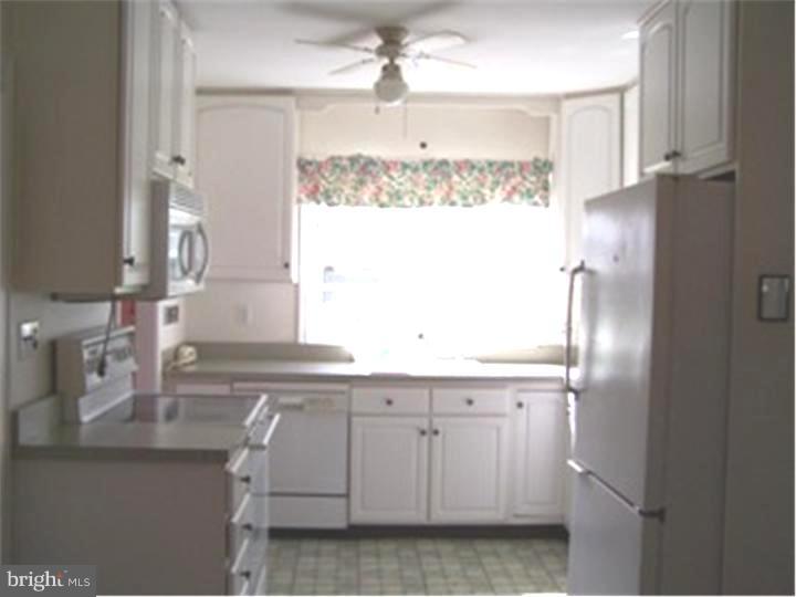 1237 Bon Air Road Havertown, PA 19083 - Photo 5 of 22 Kitchen