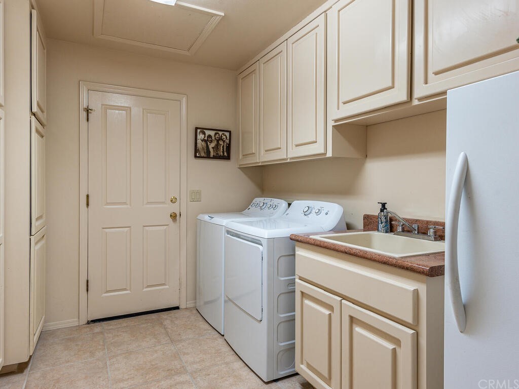 2715 Thoroughbred Place Arroyo Grande, CA 93420 - Photo 21 of 35 a utility room with dryer and washer