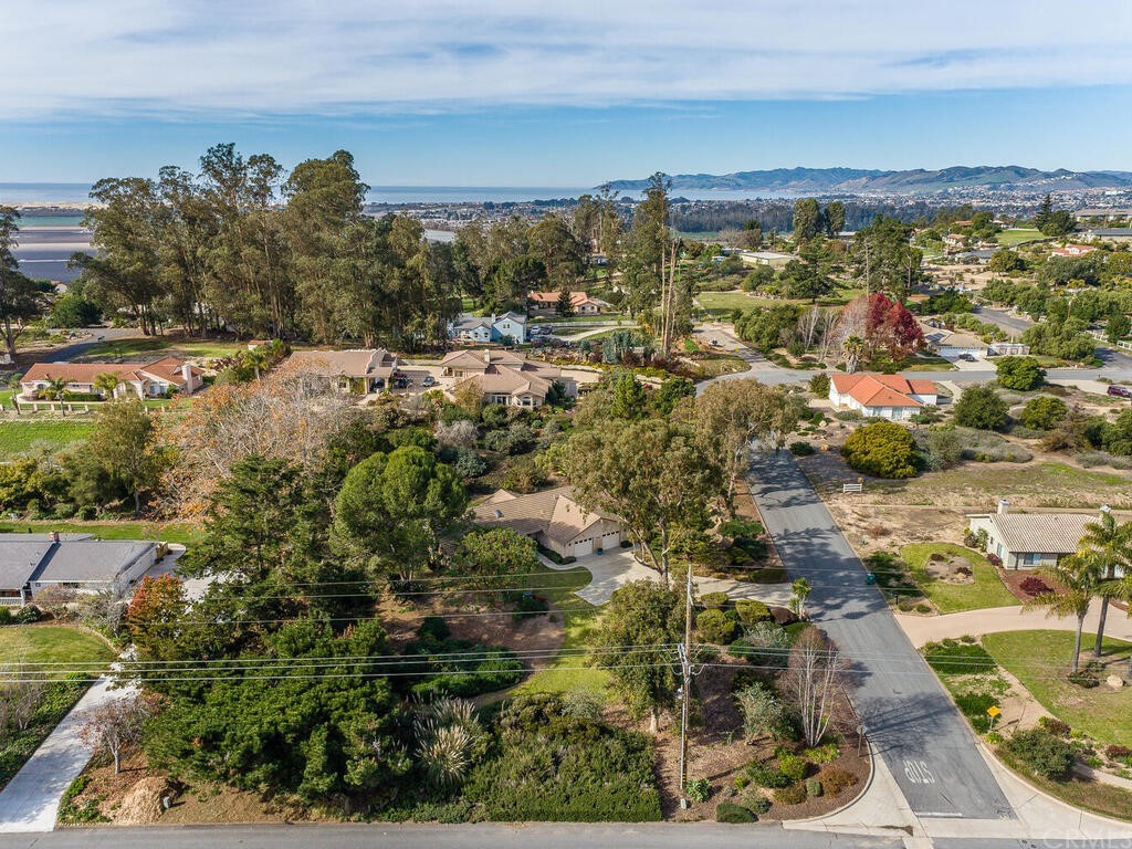 2715 Thoroughbred Place Arroyo Grande, CA 93420 - Photo 35 of 35 a view of a city