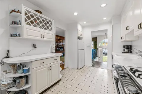 $749,999 | 279 North Kentucky Avenue, Massapequa, NY 11758