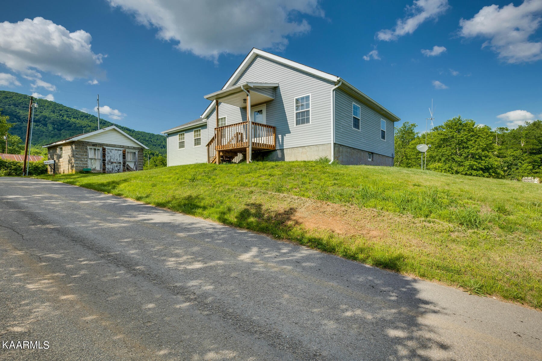 617 Wilson Gap Road Speedwell, TN 37870 - Photo 3 of 39 Gallery Image 3