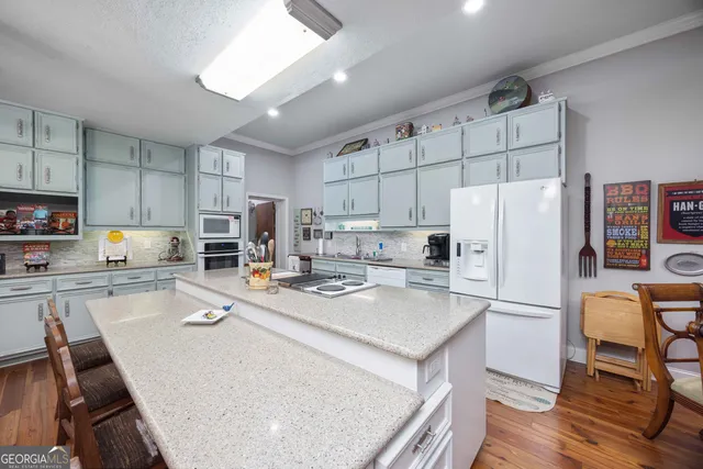 a view of kitchen and washer and dryer