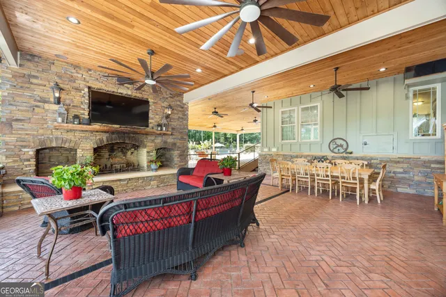 a view of a patio yard