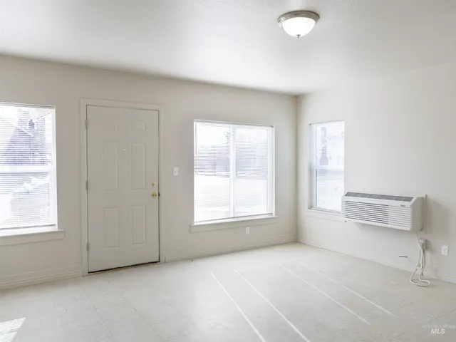 $1,195 | 92 Northwest 2nd Avenue, Ontario, OR 97914